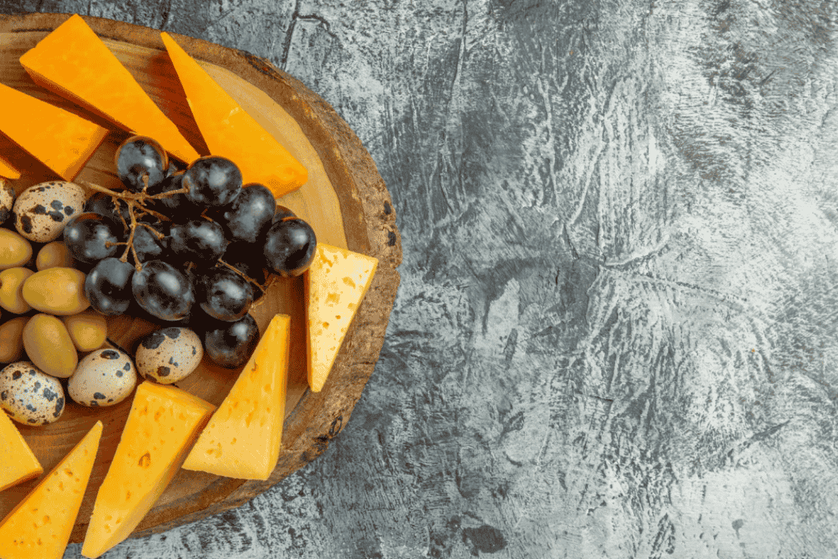 What Fruits Clash with Strong Cheeses? - Curated Spread
